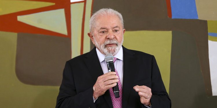 Apoio aos yanomami e Pacote da Democracia marcam 1º mês do governo