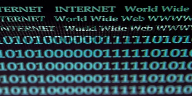 Crimes na web contra crianças se modernizaram, dizem especialistas